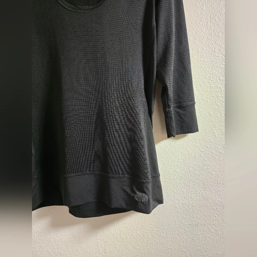 North Face Athletic Black Top 3/4 Sleeve - Picture 3 of 6